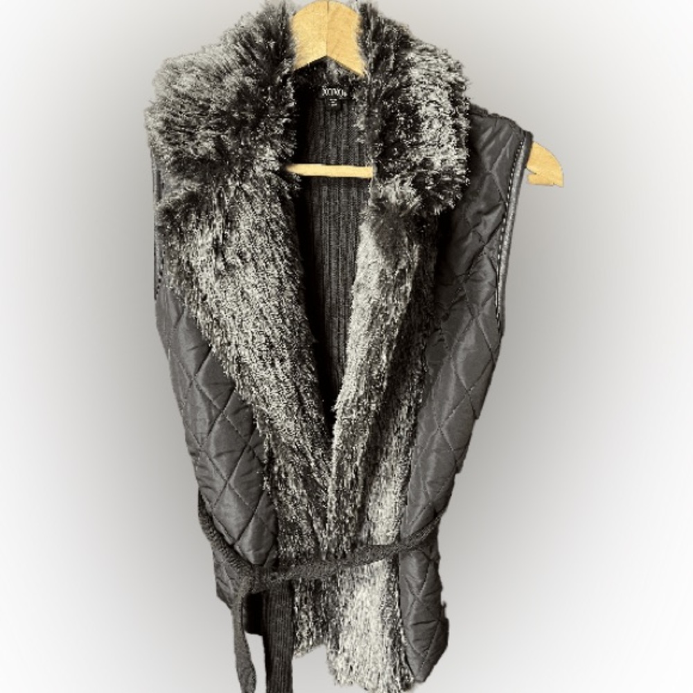 NWT XOXO faux fur tie sweater vest size large